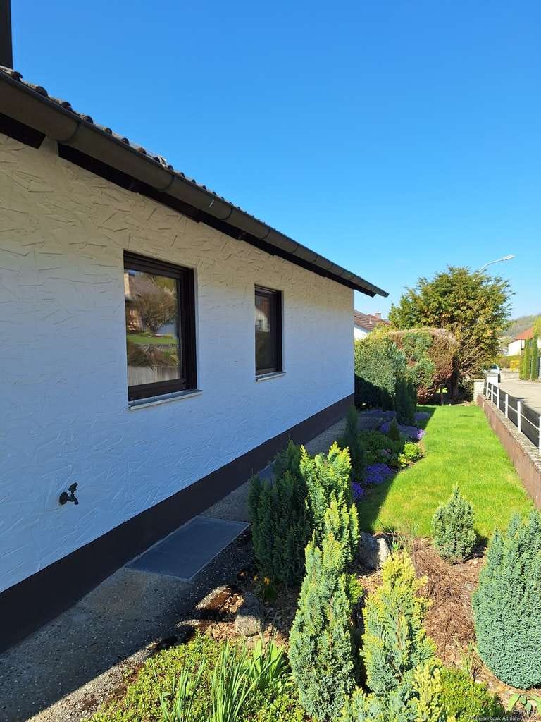 Immobilie in Greding - Großzügiges Einfamilienhaus mit Einliegerbereich, Doppelgarage und traumhaftem Fernblick - Bild 3
