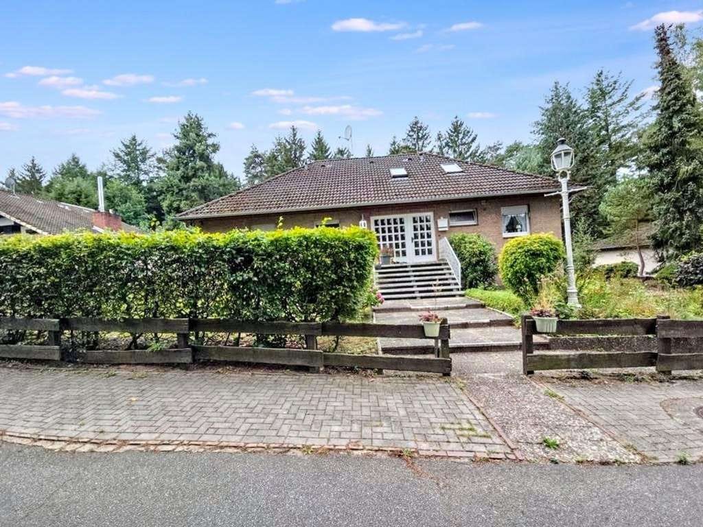 Immobilie in Tostedt - Provisionsfrei: Ihr neues Zuhause in Tostedt – mit Garten, Platz & Potenzial zum Verwirklichen - Bild 1