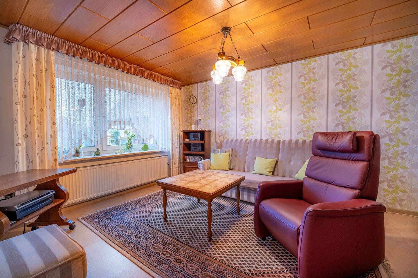 Immobilie in Nieheim - Wohnhaus mit viel Platz und zwei Wohnebenen in Nieheim - Bild 1