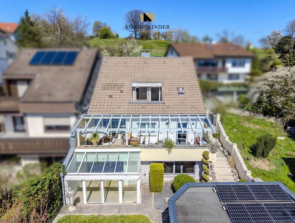 Immobilie in Ebersbach an der Fils - Wohnen mit Weitblick: Exklusives Mehrfamilienhaus mit 3 Einheiten, Wintergarten & Traumterrassen - Bild 1