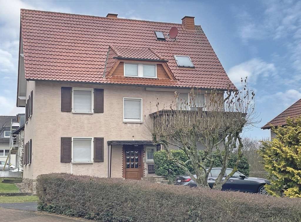 Immobilie in Eichenzell - Solide Kapitalanlage: Zweifamilienhaus in Eichenzell Rothemann mit viel Grünfläche - Bild 3