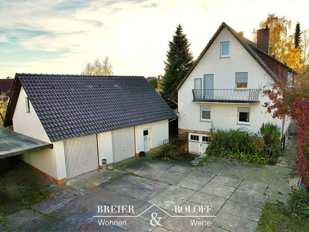 Immobilie in Rinteln - Zweifamilienhaus mit Doppelgarage und Ausbaureserve in Rinteln-Krankenhagen - Bild 0