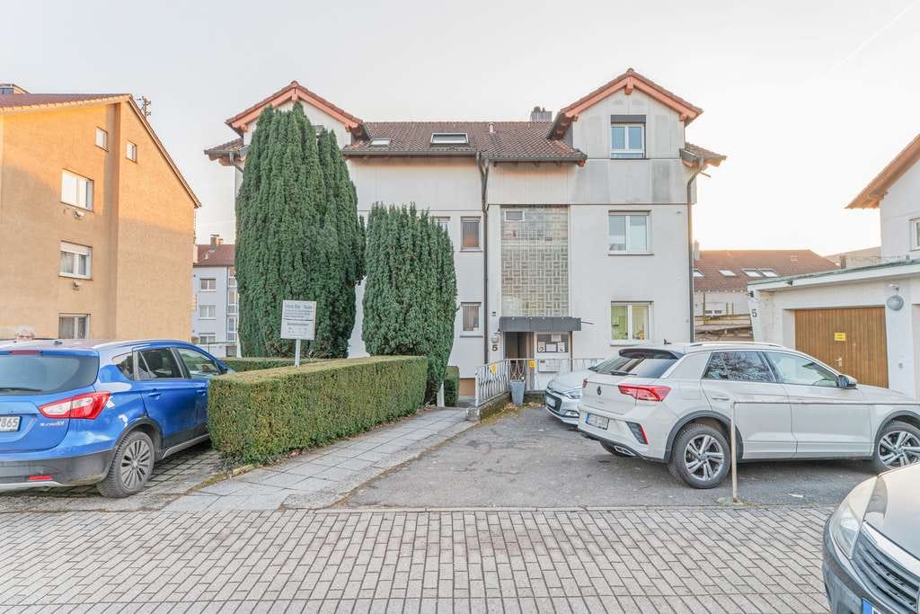 Immobilie in Ostfildern - Großzügige Wohnung für Eigennutzer – inklusive zwei vermieteter Apartments - Bild 0