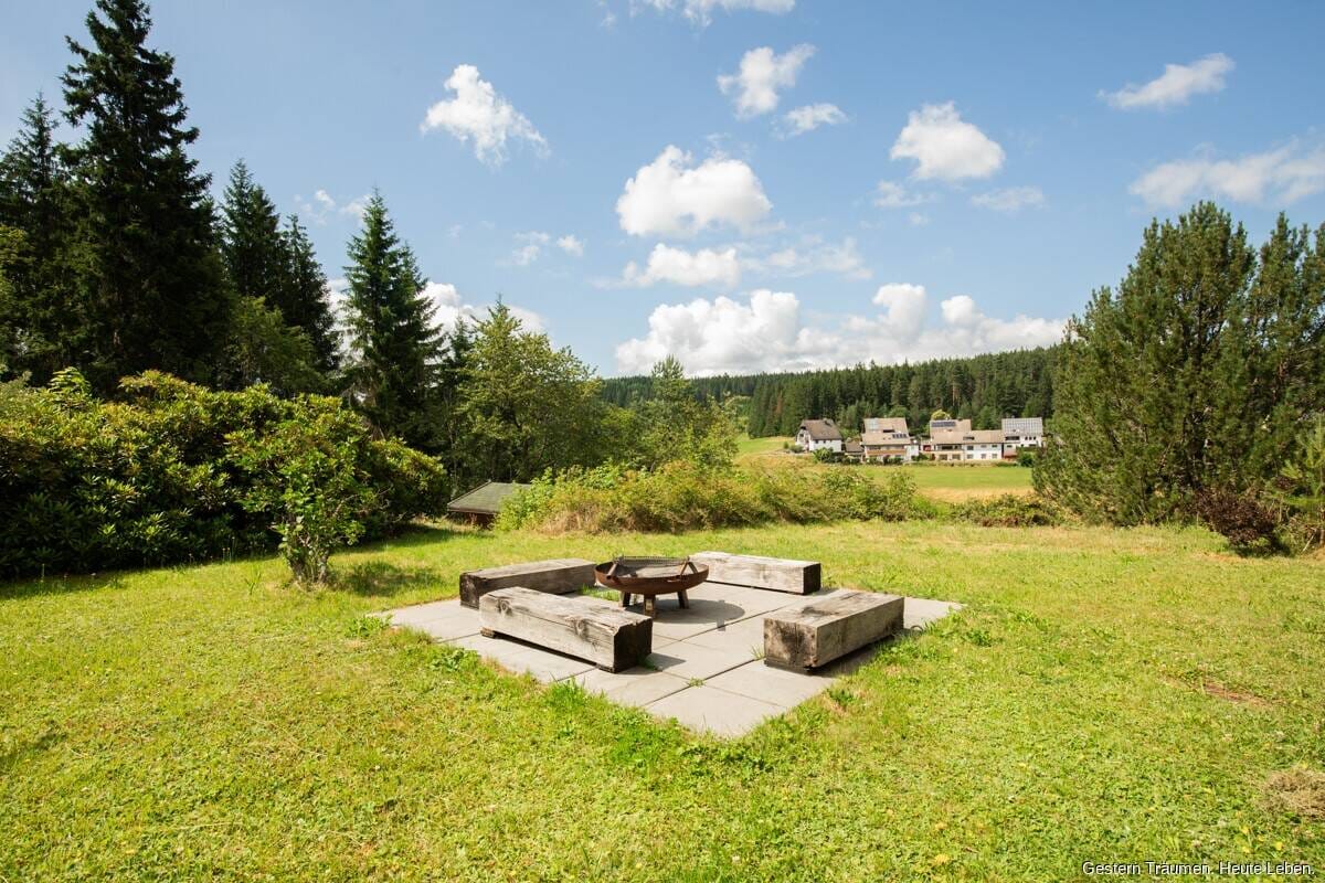 Immobilie in Eisenbach - Ferienimmobilie mit Ausbaupotenzial - Schwarzwaldhaus auf 4.581 m² Grundstück - Bild 0
