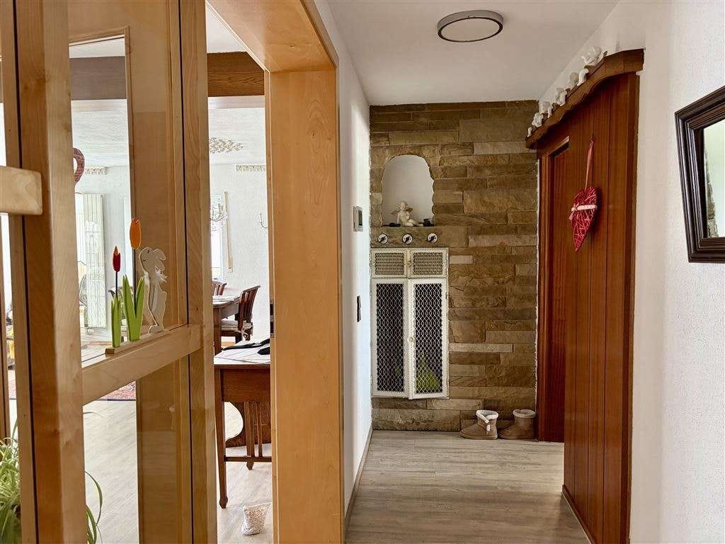 Immobilie in Jagstzell - Stilvolle Erdgeschosswohnung mit zwei überdachten Terrassen und mediterranem Wohnflair - Bild 2