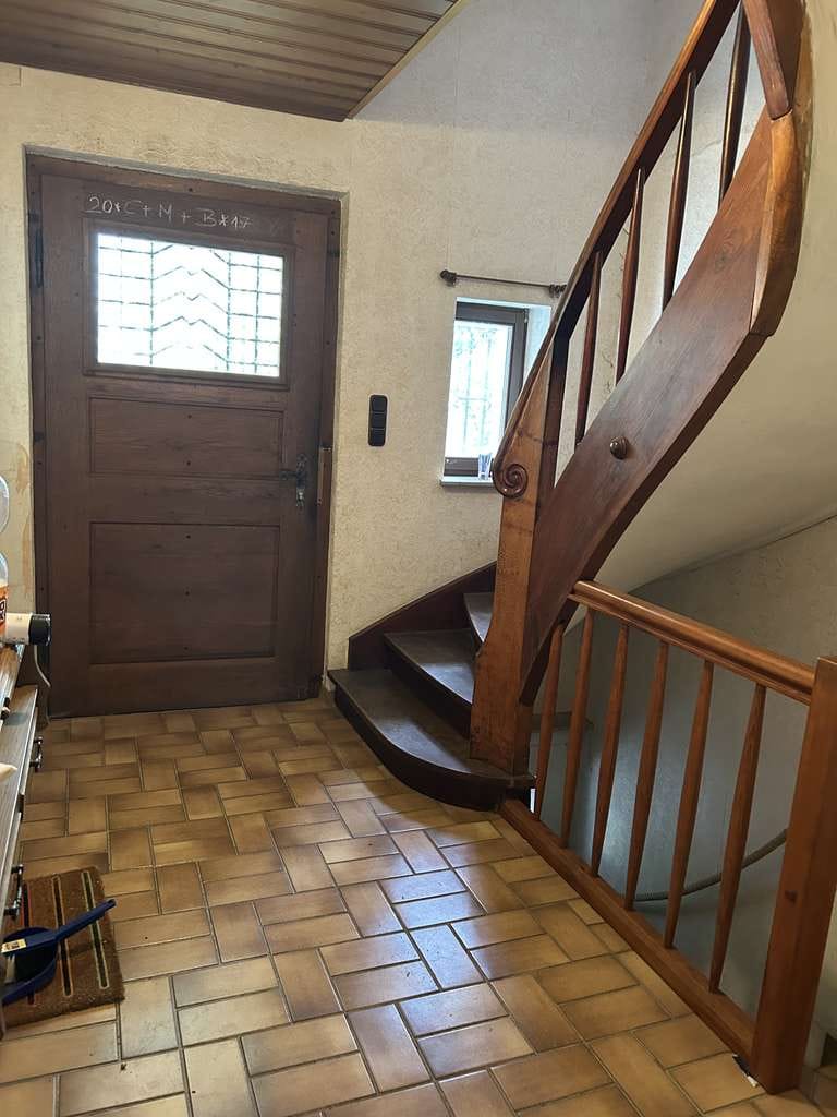 Immobilie in Haßfurt - Vielseitiges Ein-/Zweifamilienhaus mit großem Grundstück und Potential - Bild 2