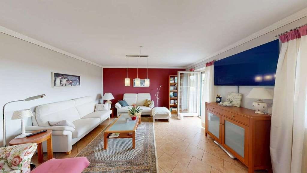 Immobilie in Reut - Exklusives Einfamilienhaus mit Einliegerwohnung, Pool, Wintergarten und großem Garten in Taubenbach - Bild 1