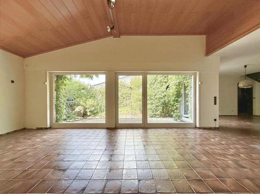 Immobilie in Isernhagen - Individuelles & großzügiges Architektenreihenhaus mit schönem Garten in beliebter Lage - Bild 1