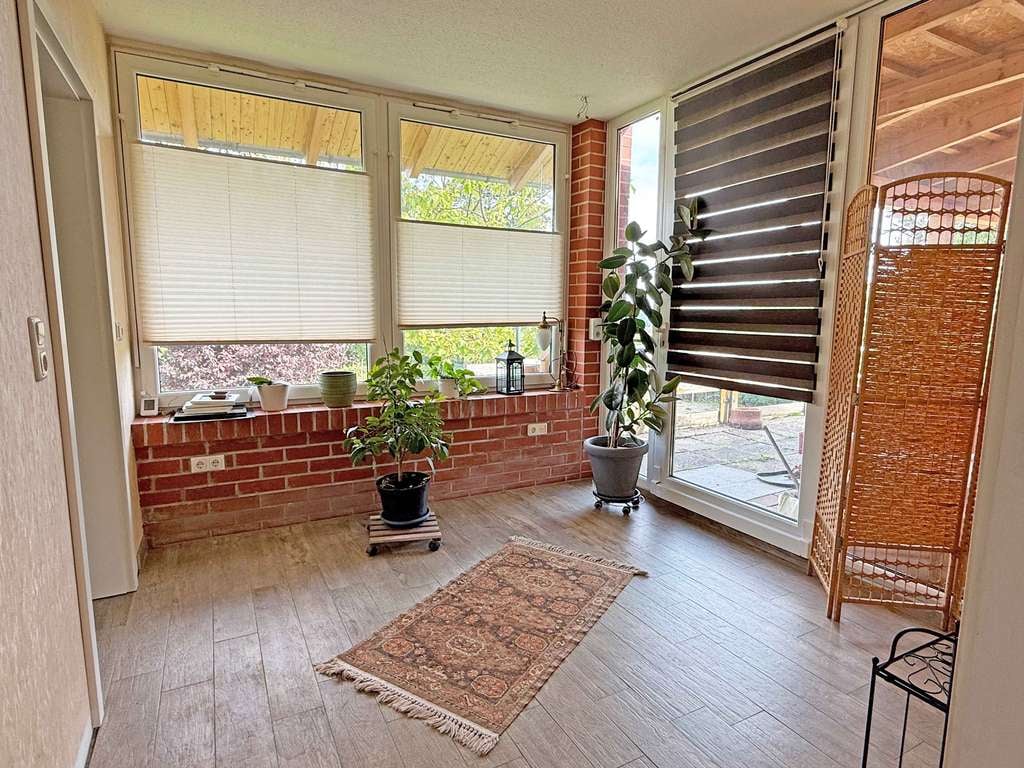 Immobilie in Waltershausen - Freistehendes Einfamilienhaus im Bungalowstil - Wohnen am Waldrand mit Fernblick - Bild 4
