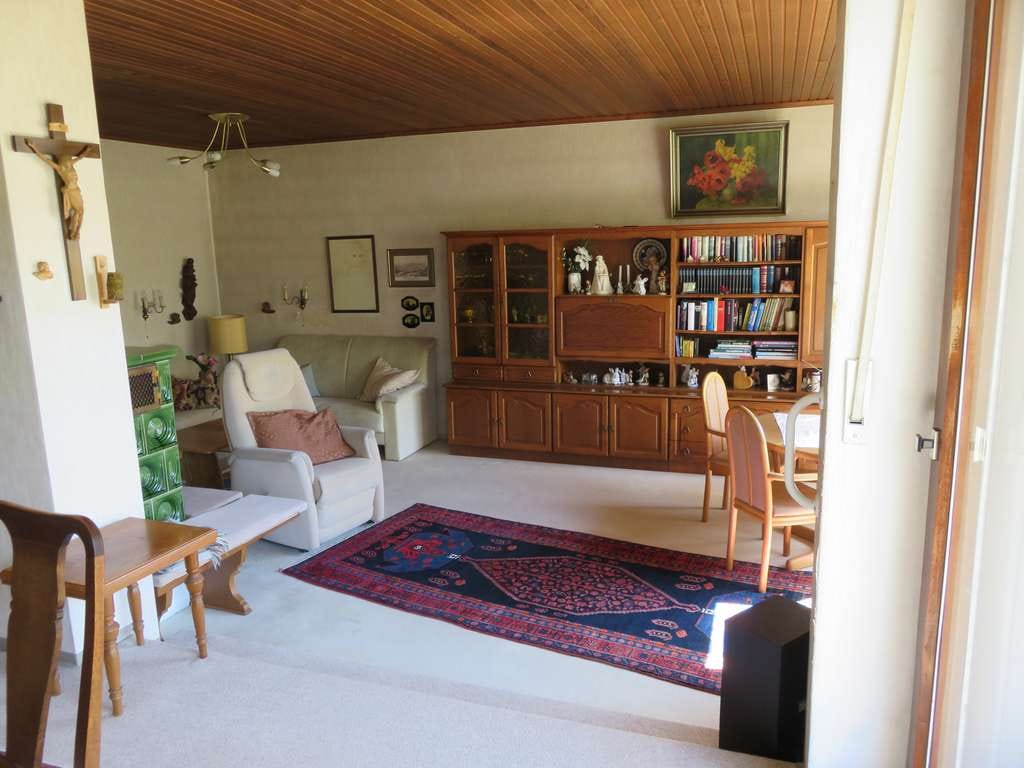 Immobilie in Tirschenreuth - Helles Einfamilienhaus mit Garten und Garage in Top-Wohnlage - Bild 3
