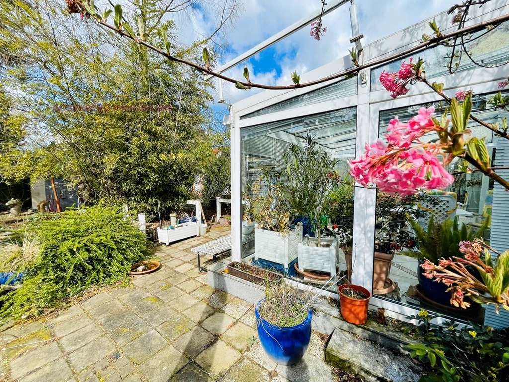 Immobilie in Dessau-Roßlau - Extravagantes Einfamilienhaus mit Platz für eigene Ideen! Schöner grüner Garten & Garage inklusive - Bild 2