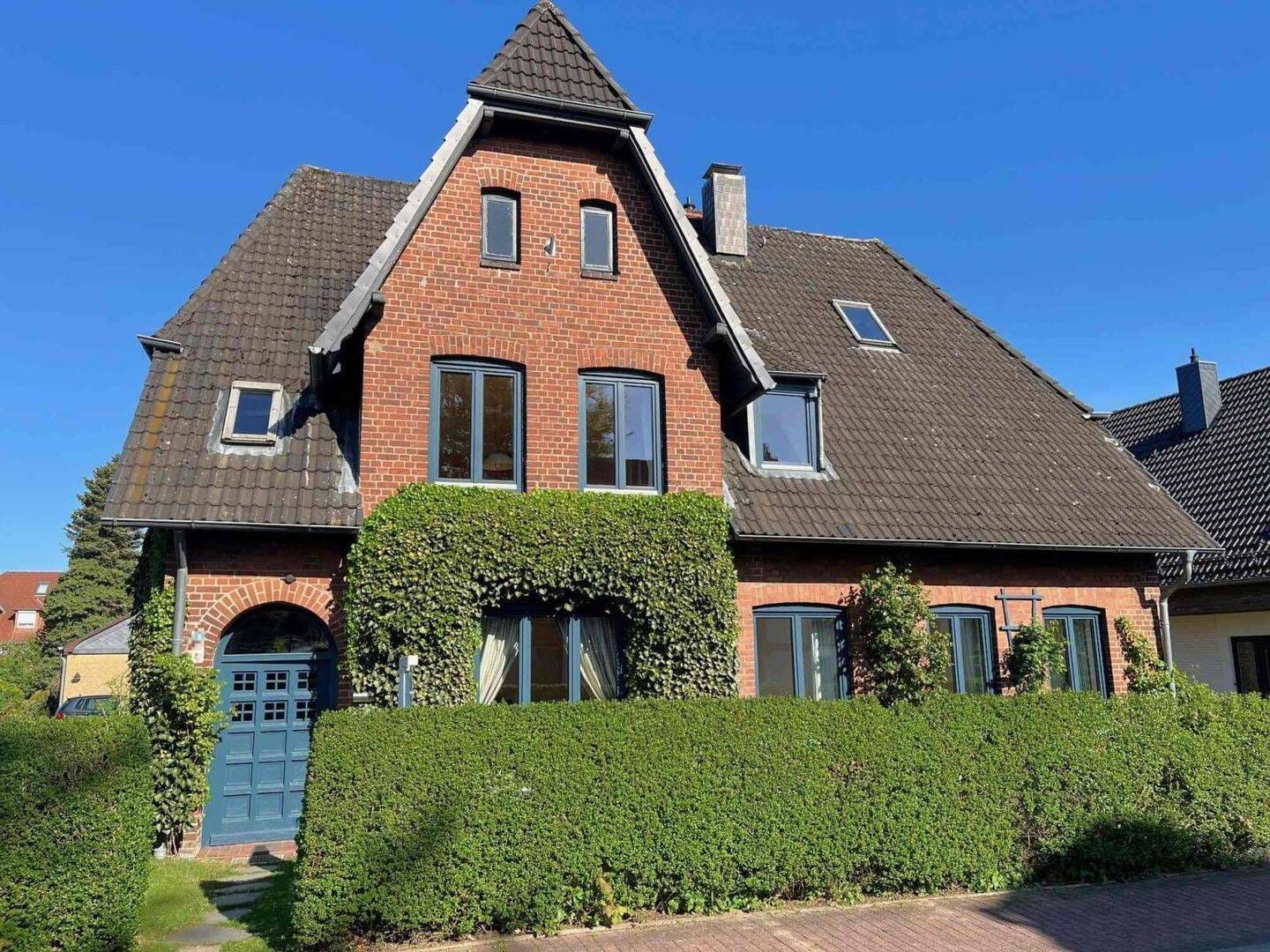 Immobilie in Melsdorf - Stilvolles Ein-/Zweifamilienhaus mit liebevoll gepflegtem Garten in Melsdorf - Bild 2