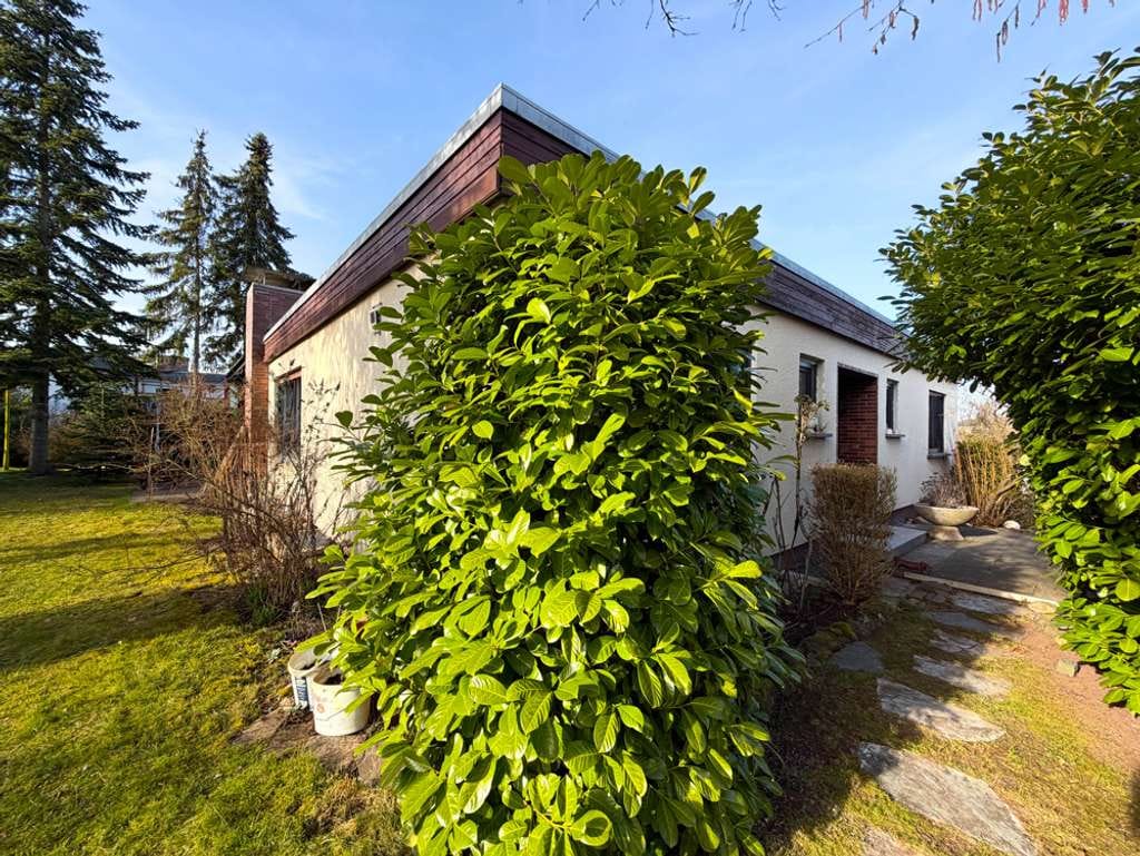 Immobilie in Ahorn - Ruhig gelegener Bungalow mit schönem Garten, Garage und Nebengebäude - Bild 3