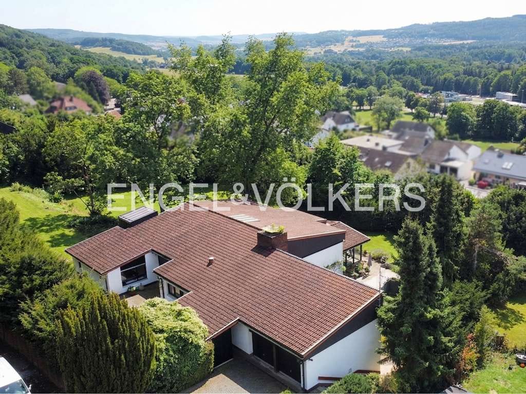 Immobilie in Westerburg - Exklusives Einfamilienhaus auf weitläufigem Grundstück in Waldrandlage - Bild 0