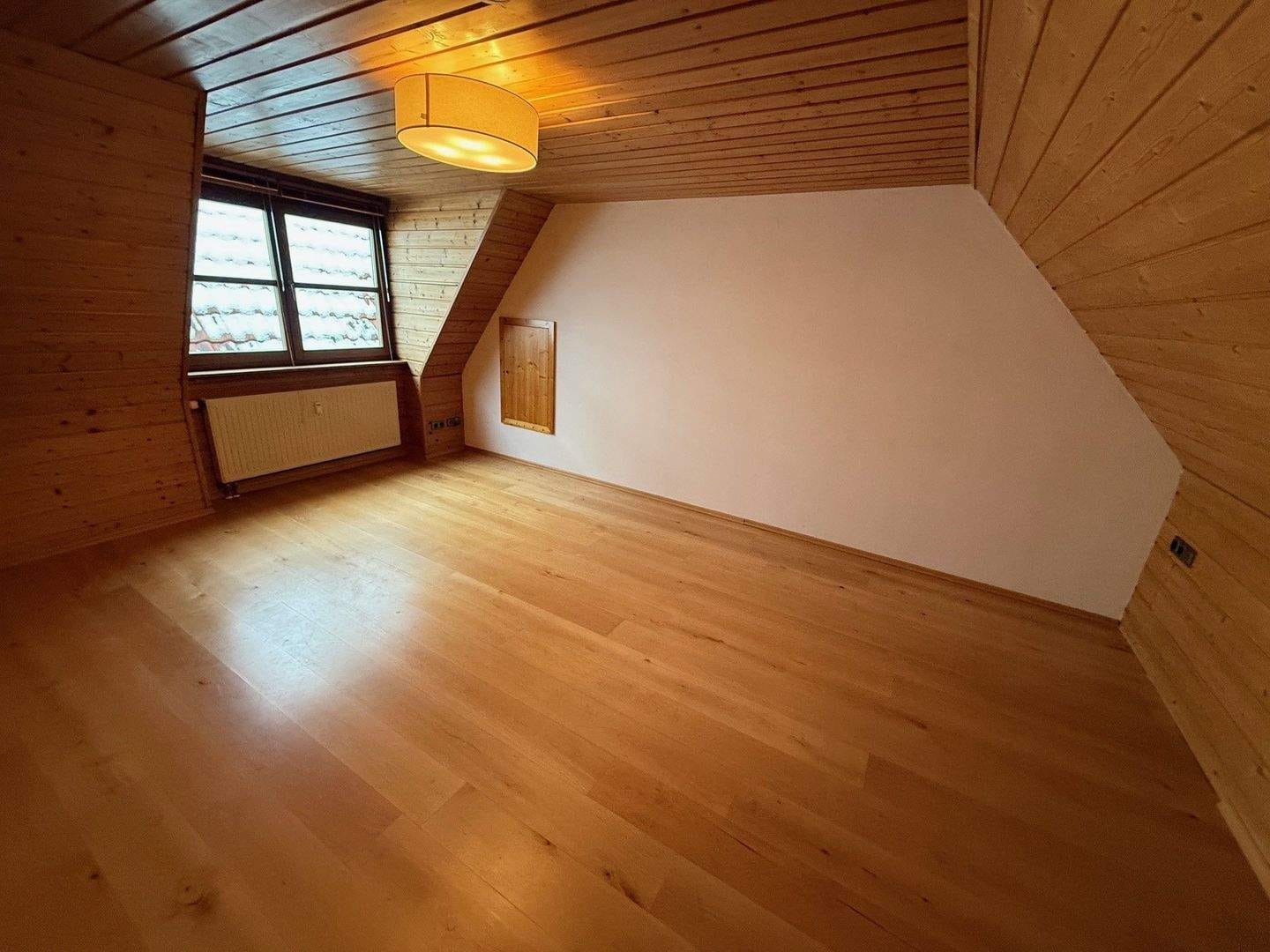 Immobilie in Volkach - schöne 4-Zi.-Wohnung im Herzen Escherndorfs - Bild 2