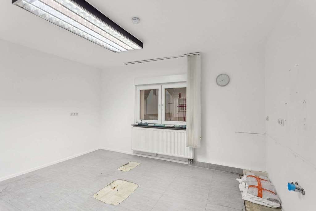 Immobilie in Glauburg - Wohn- und Geschäftshaus mit Praxis & Garten - Bild 3