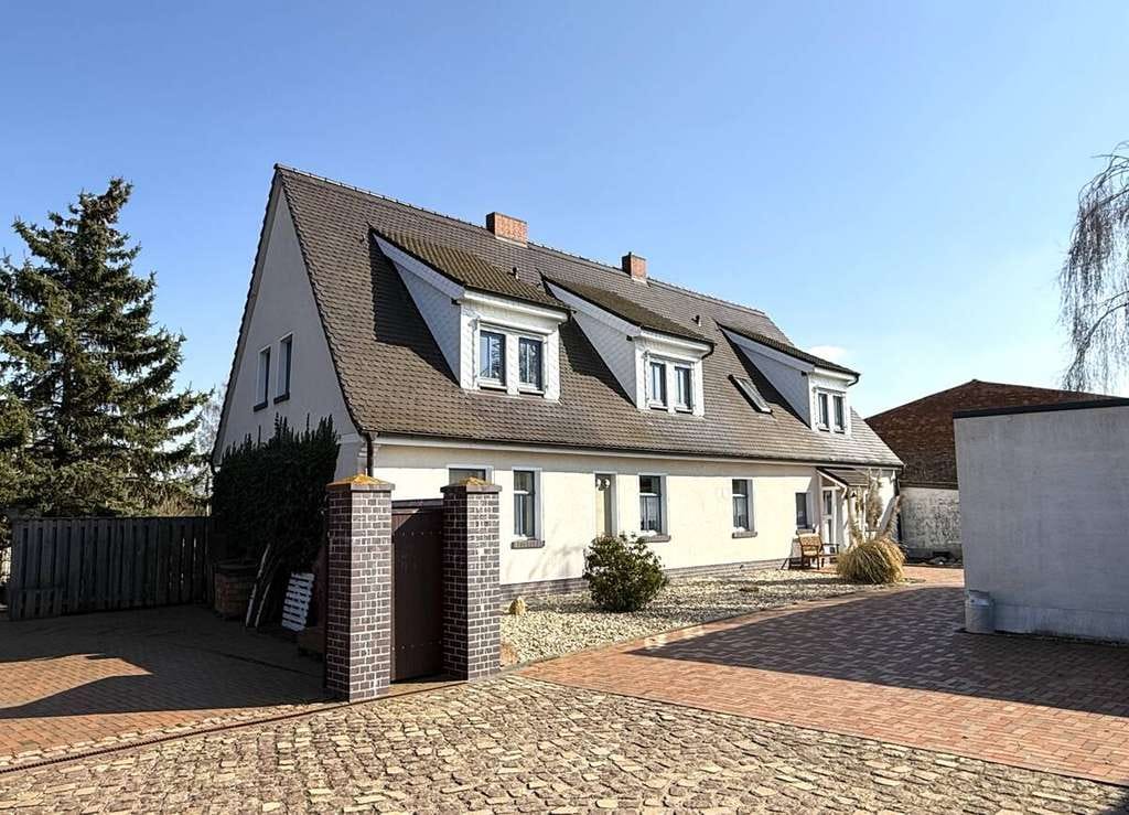 Immobilie in Südliches Anhalt - 233 m² Wohnfläche: 
großzügiges Familienhaus mit Sommergarten, PV & großem Grundstück - Bild 2