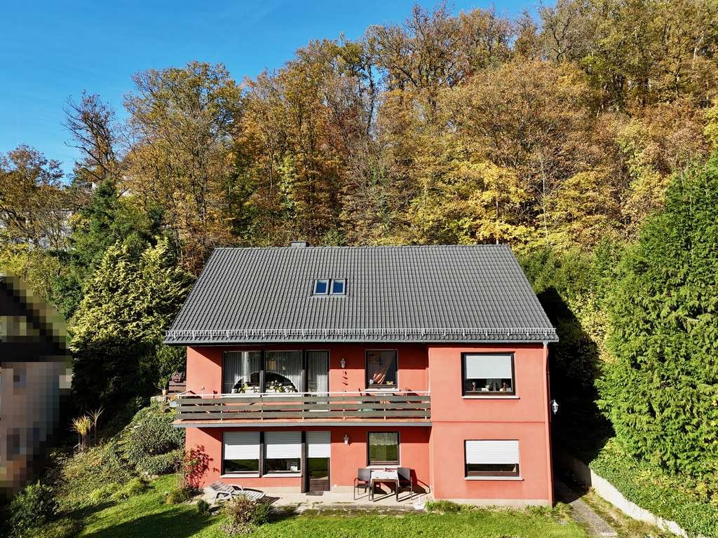 Immobilie in Schlangenbad - Wambach: Ein Einfamilienhaus mit Einliegerwohnung in direkter Waldrandlage - Bild 2