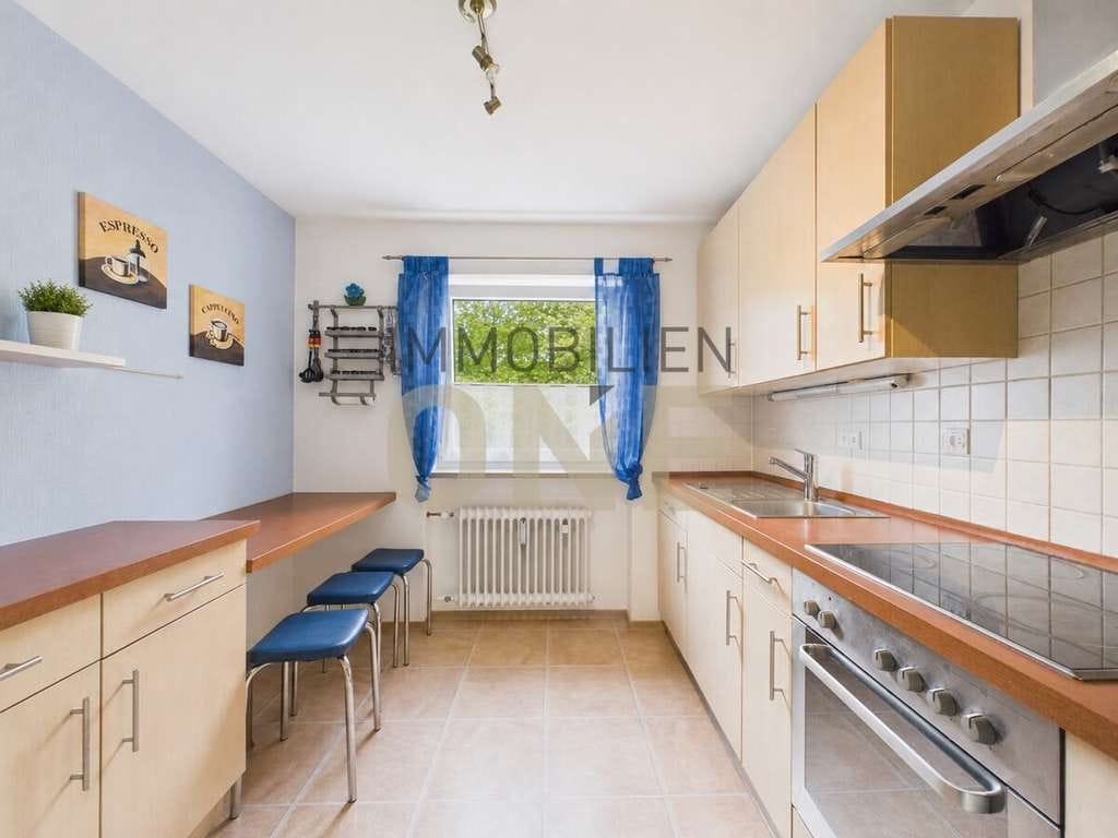 Immobilie in Regensburg - Freie 2-Zimmerwohnung mit Loggia, Tiefgarage und Blick ins Grüne - Bild 3