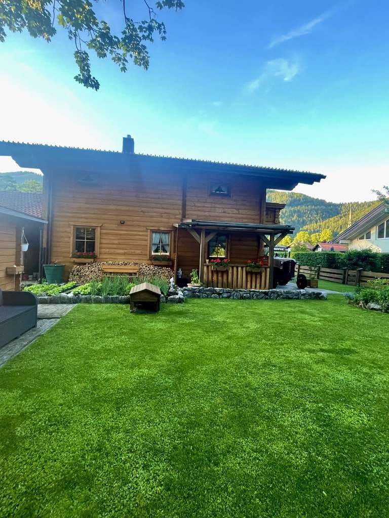 Immobilie in Bayrischzell - Alpenidylle in Bayrischzell – Exklusives Chalet mit Kamin, Balkon und traumhaftem Grundstück - Bild 1