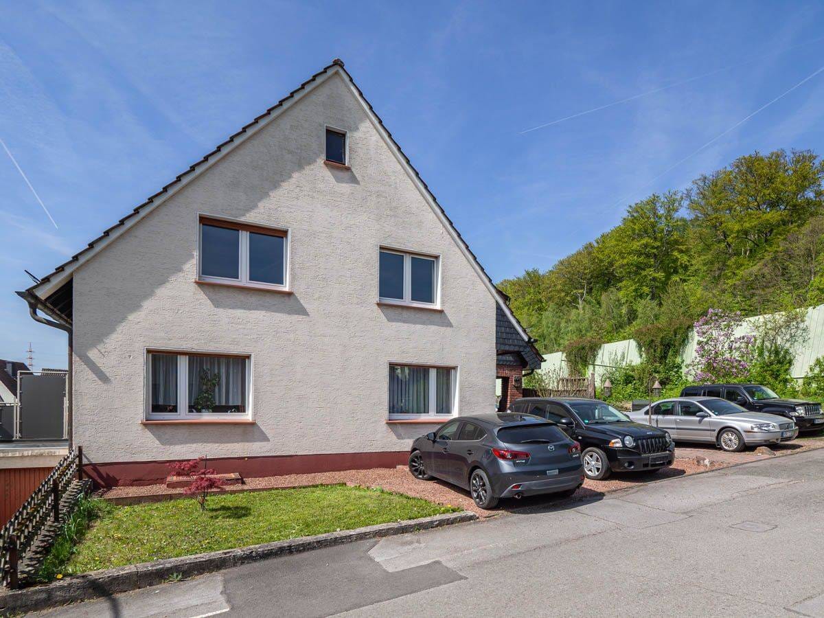 Immobilie in Arnsberg - Großzügiges Zweifamilienhaus mit Einliegerwohnung & vielseitigen Nutzungsmöglichkeiten in Hüsten! - Bild 1
