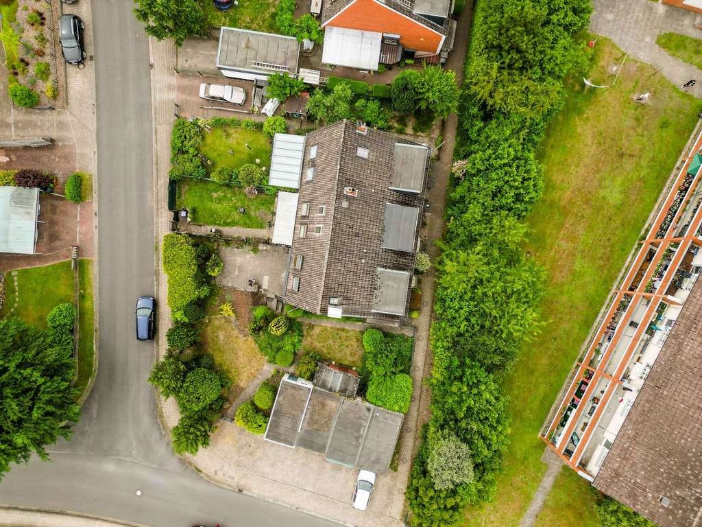 Immobilie in Hambühren - Sanierungsbedürftiges Reihenendhaus mit 2 Garagen - Bild 2