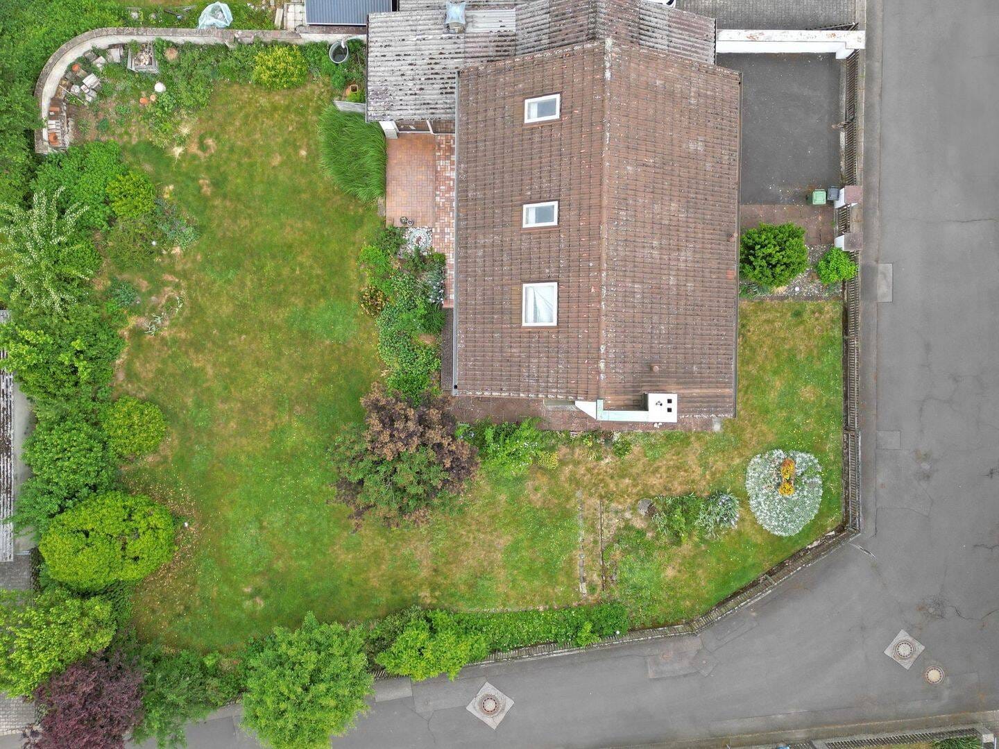 Immobilie in Neukirchen bei Sulzbach-Rosenberg - Architektenhaus (Steinkirchner) in sehr ruhiger Lage – Westterrasse, großer Garten & neue Heizung (2025) - Bild 3