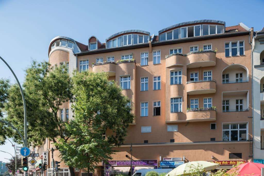 Immobilie in Berlin - Erstattung der Erwerbsnebenkosten: Vermietete 4-Zimmerwohnung mit Balkon im Graefekiez Kreuzberg - Bild 1