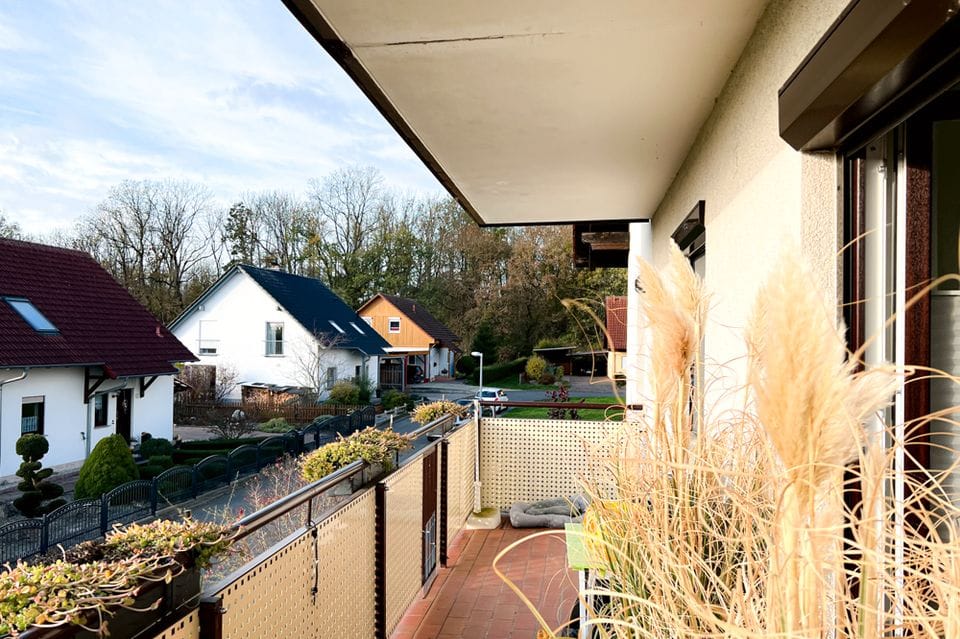 Immobilie in Drei Gleichen - Helle Etagenwohnung mit Balkon im 1.OG in Nessetal/ Haina - Bild 0