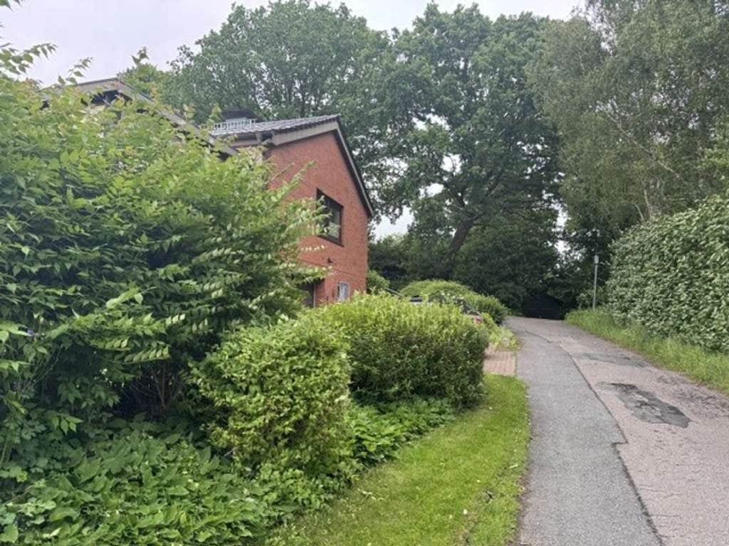 Immobilie in Fleckeby - Einfamilienhaus - ruhige Anhöhenlage im Grünen mit Blick über die Dächer der Nachbarschaft - Bild 0