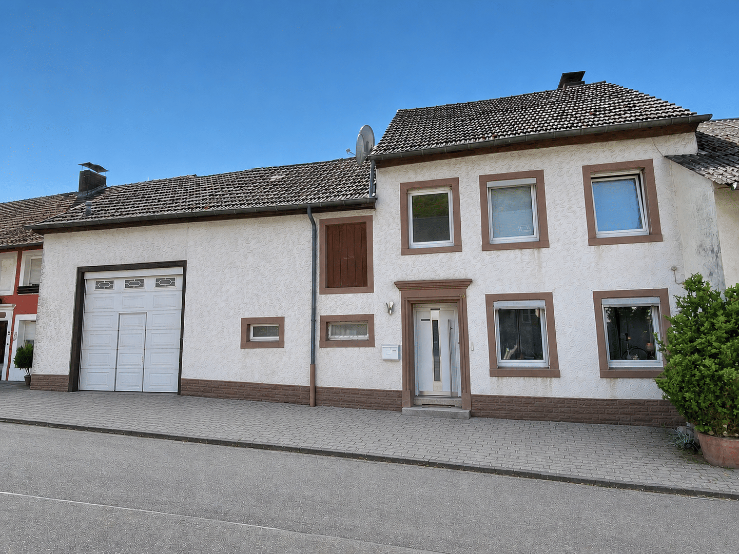 Immobilie in Hüttingen bei Lahr - Pflegtes Wohnhaus mit Garage! - Bild 0
