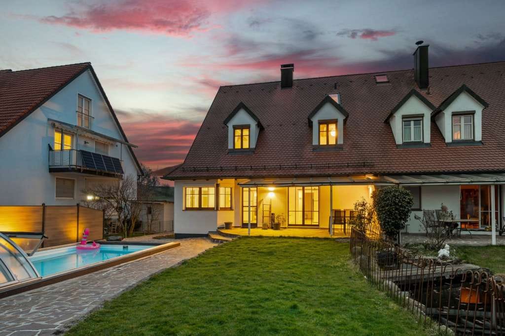 Immobilie in Bergkirchen - Traumhaus zum Verlieben – MODERNE XL-DOPPELHAUSHÄLFTE AM FELDRAND IN GÜNDING - Bild 1