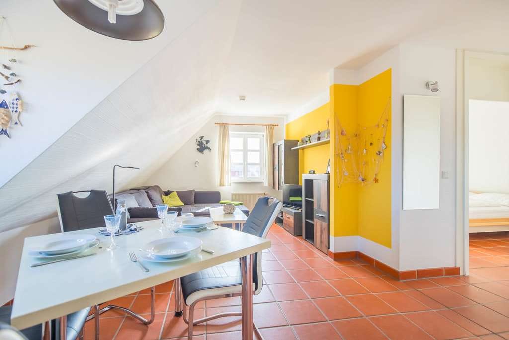 Immobilie in Dranske - Nur ca. 400m bis zur Ostsee! Gemütliche Dachgeschosswohnung mit PKW-Stellplatz in Dranske-Bakenberg - Bild 1