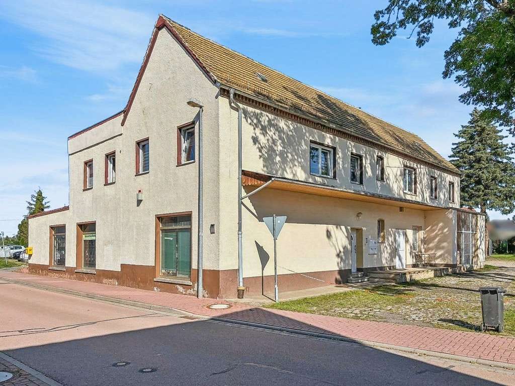 Immobilie in Braunsbedra - Vielseitiges Mehrfamilienhaus mit großem Entwicklungspotenzial nahe dem Hasse-See in Braunsbedra - Bild 0