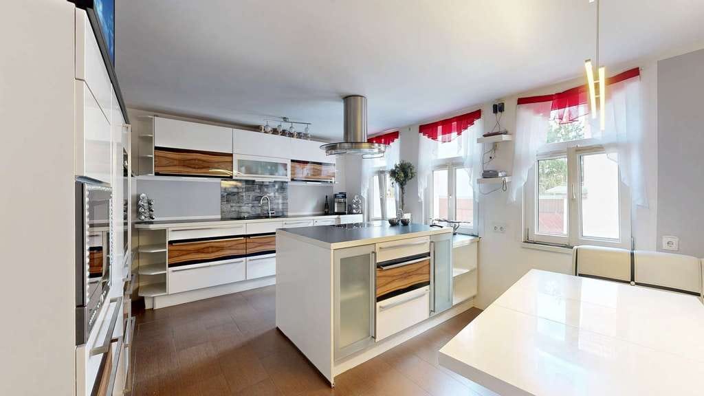 Immobilie in Pegau - Großzügiges Wohnhaus mit Hof | Garagenanlage | Ausbaupotenzial - Bild 4