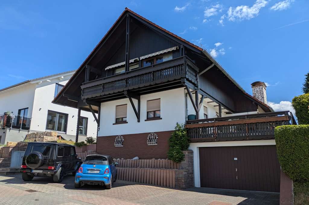 Immobilie in Erbach - 1 Haus 2 Wohnungen? Eigentlich beides! Viel Platz & viele Möglichkeiten in zentraler Lage von Erbach - Bild 2