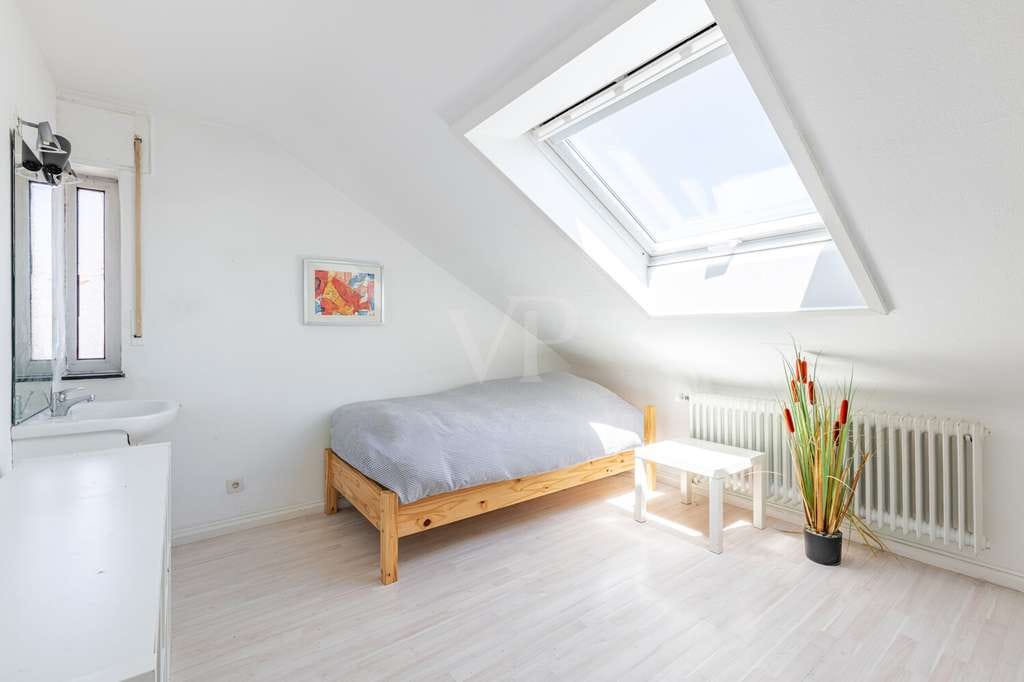 Immobilie in Karlsruhe - Charmante 2-Zimmer-Dachgeschosswohnung mit Potenzial - Bild 3