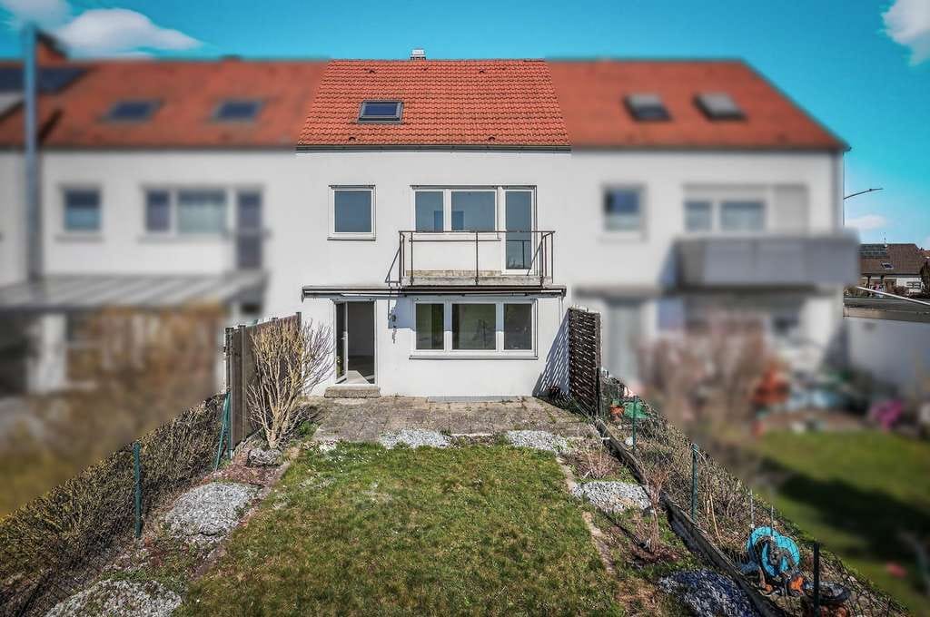 Immobilie in Holzheim - Hübsches Familiendomizil in interessanter Ortsrandlage von Holzheim - Bild 0