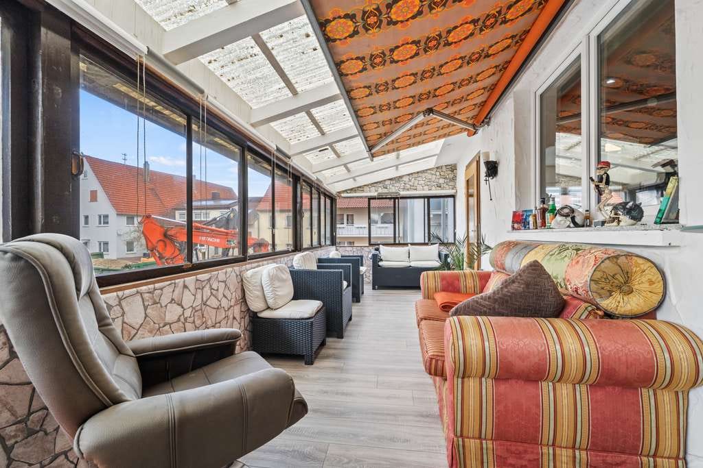 Immobilie in Winterlingen - Freistehendes Haus hochwertig saniert! Mit 9 Zimmern, 2 WE, Dachterrasse, 3 Garagen in Harthausen - Bild 4