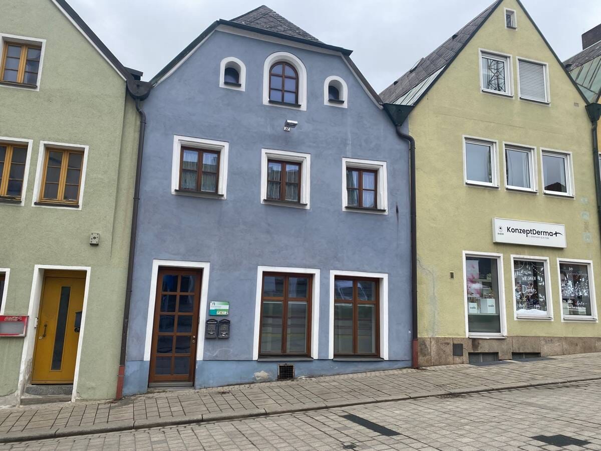 Immobilie in Neustadt an der Waldnaab - Wohn-und Geschäftshaus im Herzen der Kreisstadt Neustadt a. d. Waldnaab - Bild 0