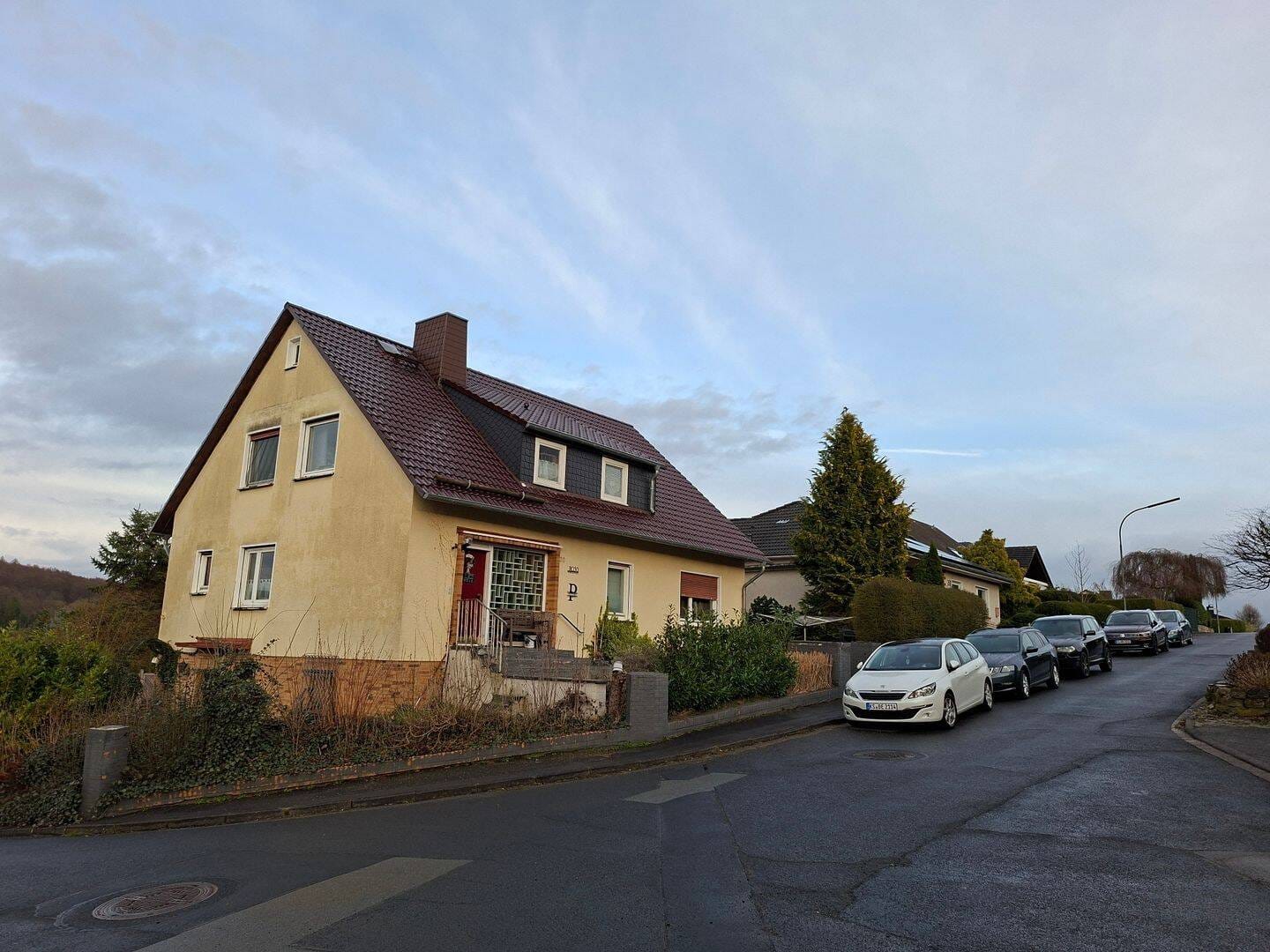 Immobilie in Fuldatal - Einfamilienhaus mit Balkon, Garage und Garten - Bild 0