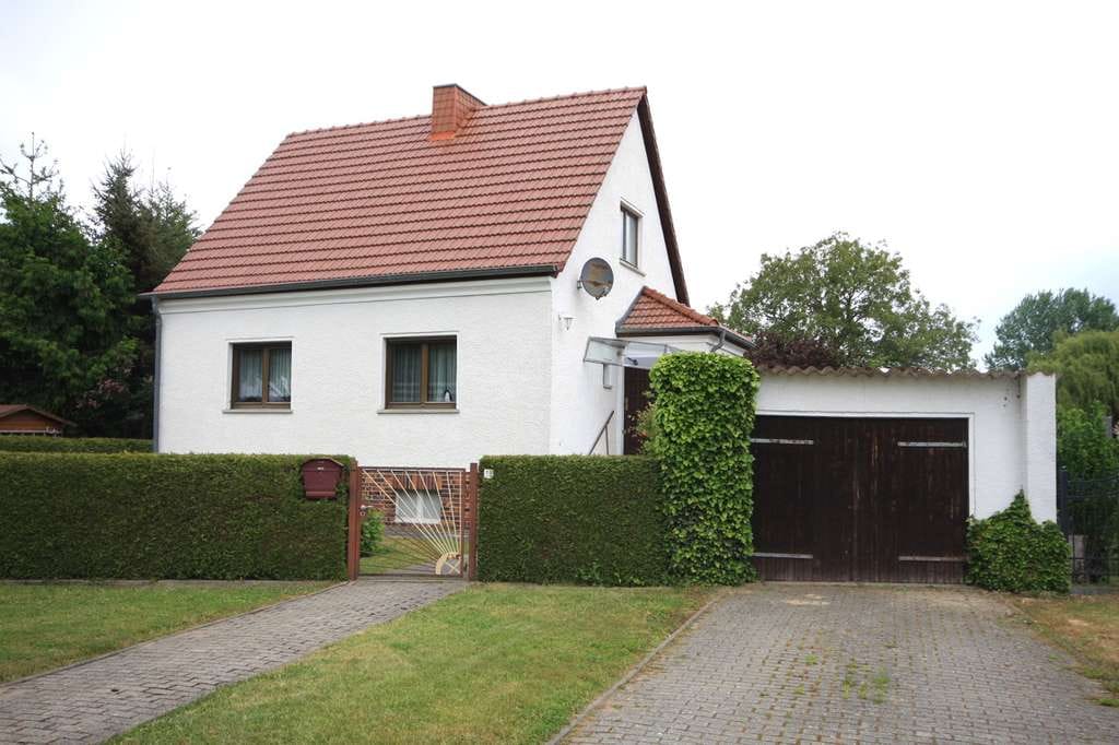 Immobilie in Wustermark - Interessantes Einfamilienhaus mit Gästehaus und Garagen in gefragter Lage in Wustermark - Bild 0