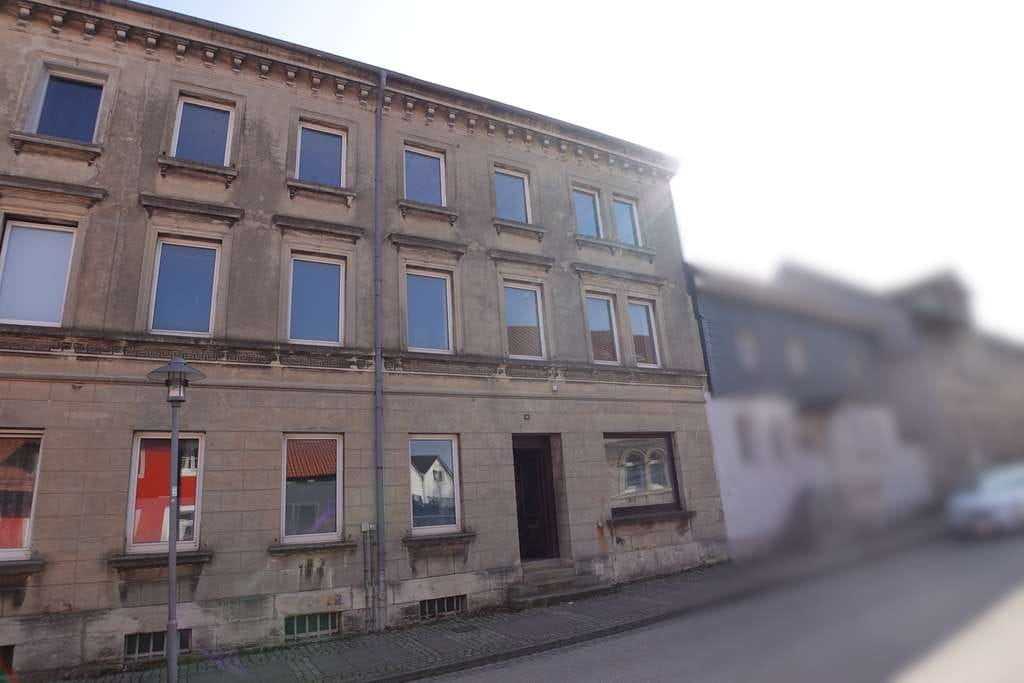 Immobilie in Königslutter am Elm - Charmantes Mehrfamilienhaus mit Denkmalschutz und Entwicklungspotenzial in Toplage von Königslutter - Bild 1