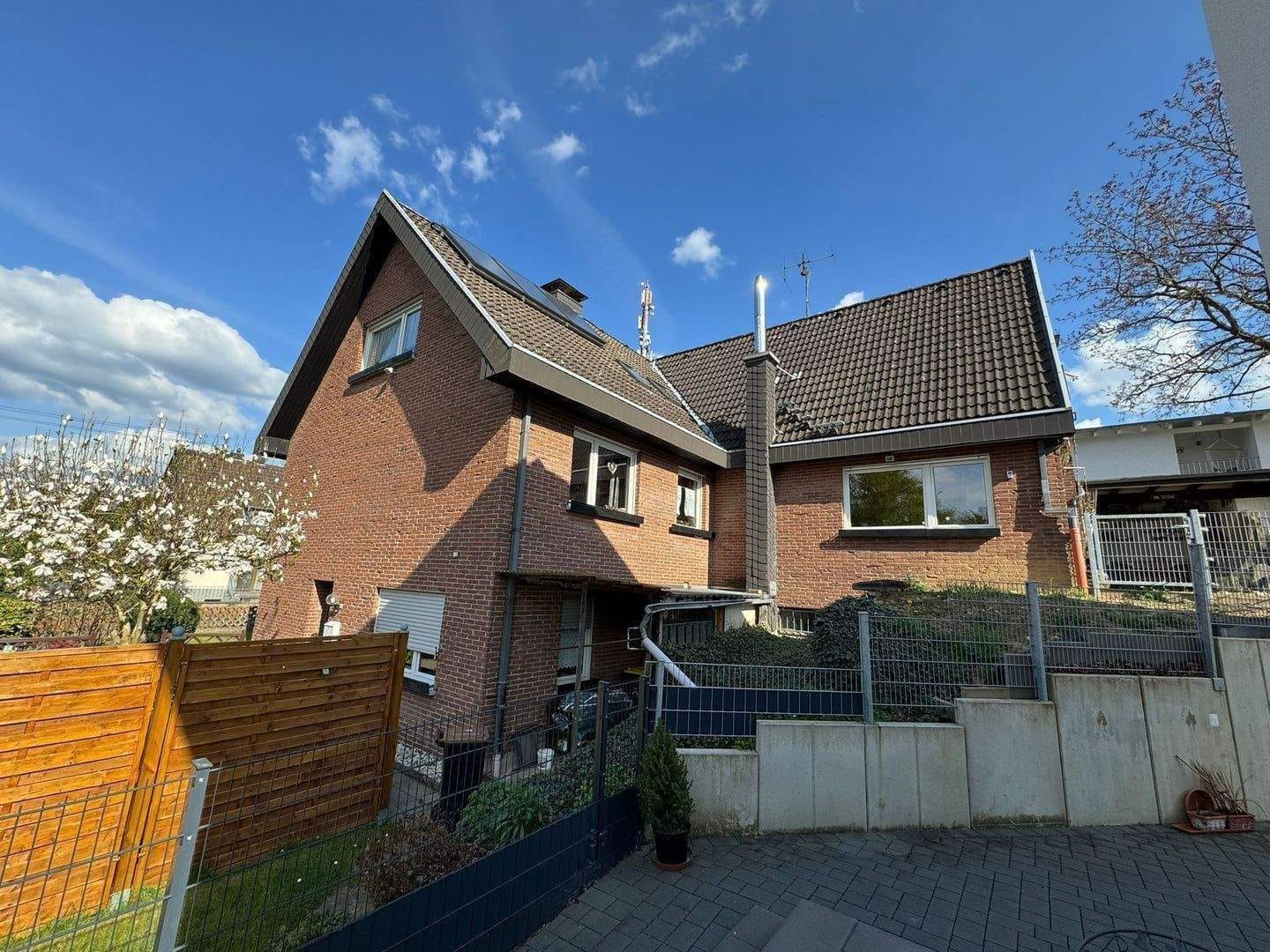 Immobilie in Königswinter - Einfamilienhaus mit Einliegerwohnung in beliebter Wohnlage von Königswinter-Oberpleis - Bild 0