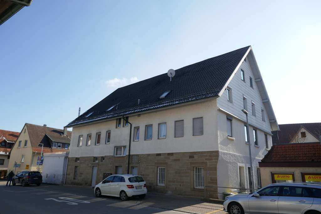 Immobilie in Löchgau - Mehrfamilienhaus mit Charme, Ausbaureserve und Gewerbeeinheit im Zentrum - Bild 2