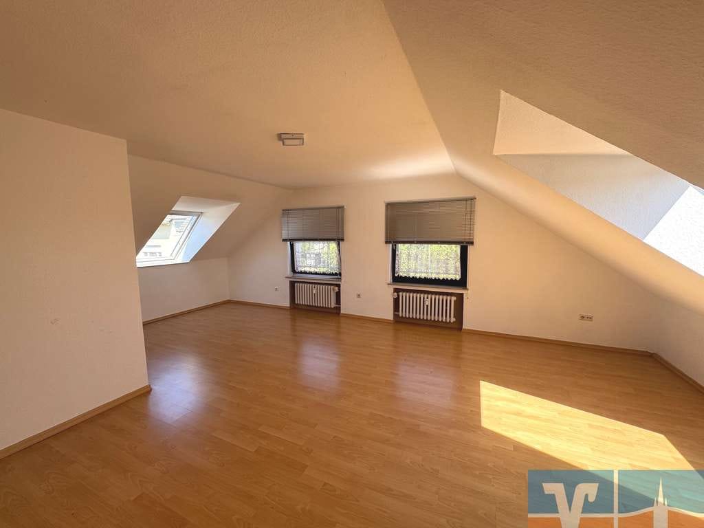 Immobilie in Menden - Menden: Charmante Dachgeschosswohnung mit Stellplatz und Gartenanteil! - Bild 2