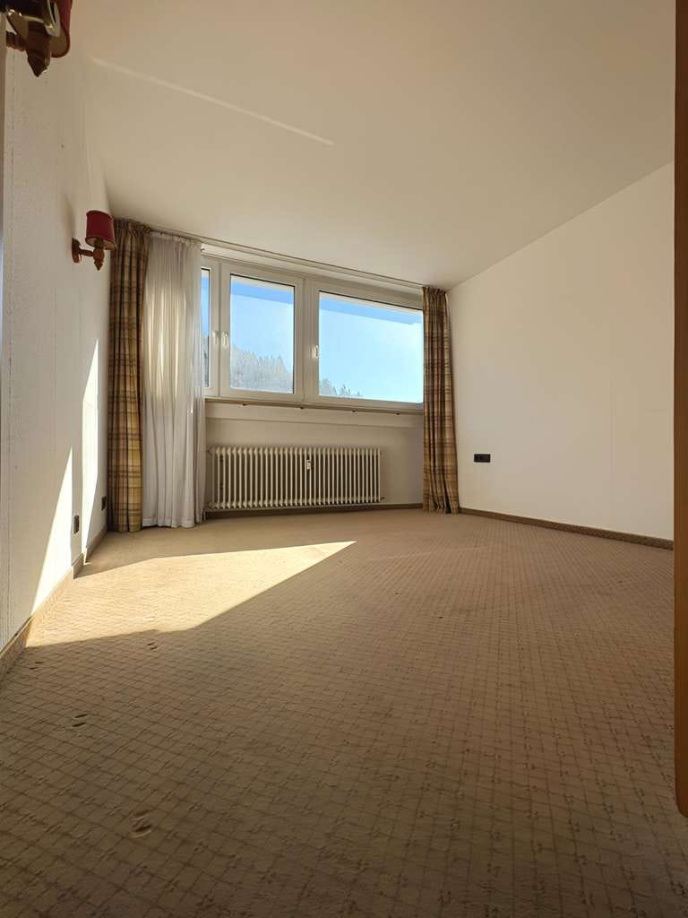 Immobilie in Garmisch-Partenkirchen - Weitblick - Wohnung mit Gestaltungsspielraum - Bild 2