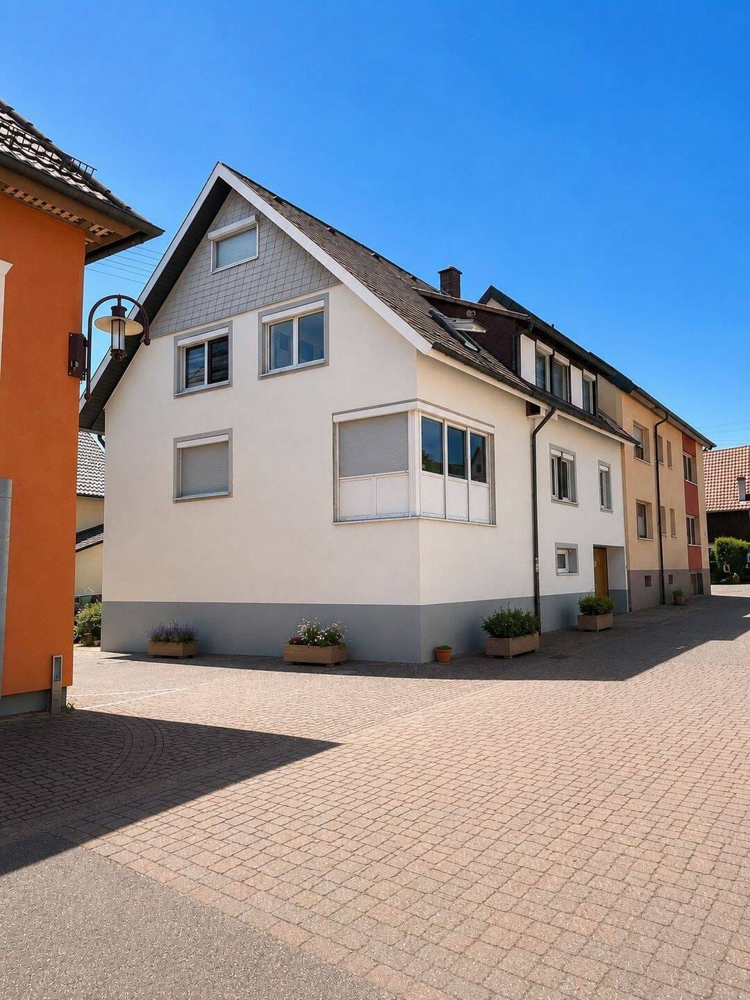 Immobilie in Bahlingen - Ein Haus – viele Möglichkeiten: Modernisiertes Zweifamilienhaus im Herzen von Bahlingen - Bild 0