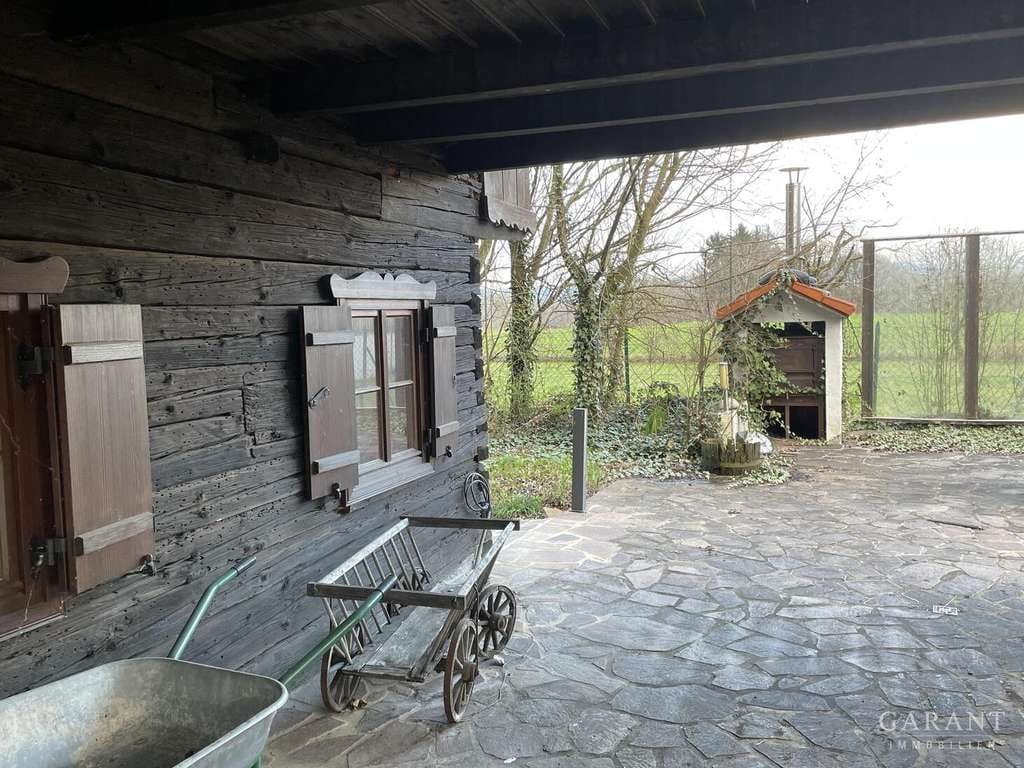 Immobilie in Saaldorf-Surheim - Historisches Bauernhaus mit Ausbauchance: Viel Platz zum Wohnen, Arbeiten und Wachsen - Bild 0