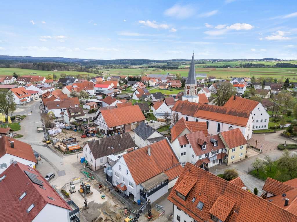 Immobilie in Winterlingen - Freistehendes Haus hochwertig saniert! Mit 9 Zimmern, 2 WE, Dachterrasse, 3 Garagen in Harthausen - Bild 1